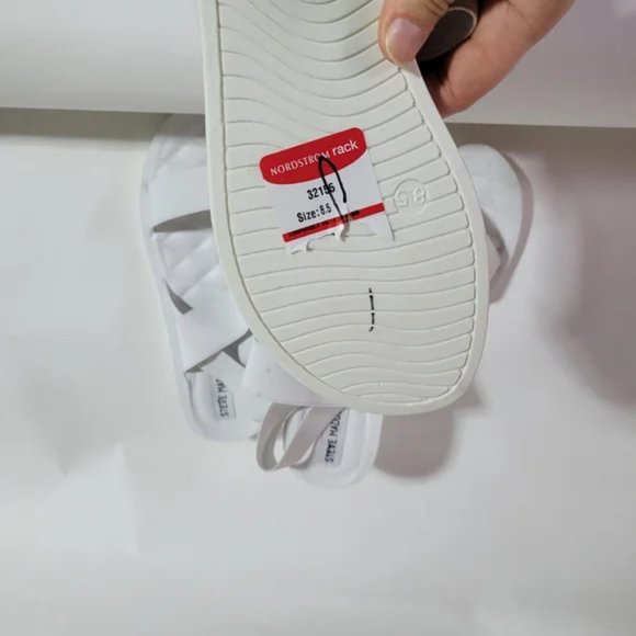Steve madden quilted strappy sandals white 8.5 nwt - Picture 2 of 2